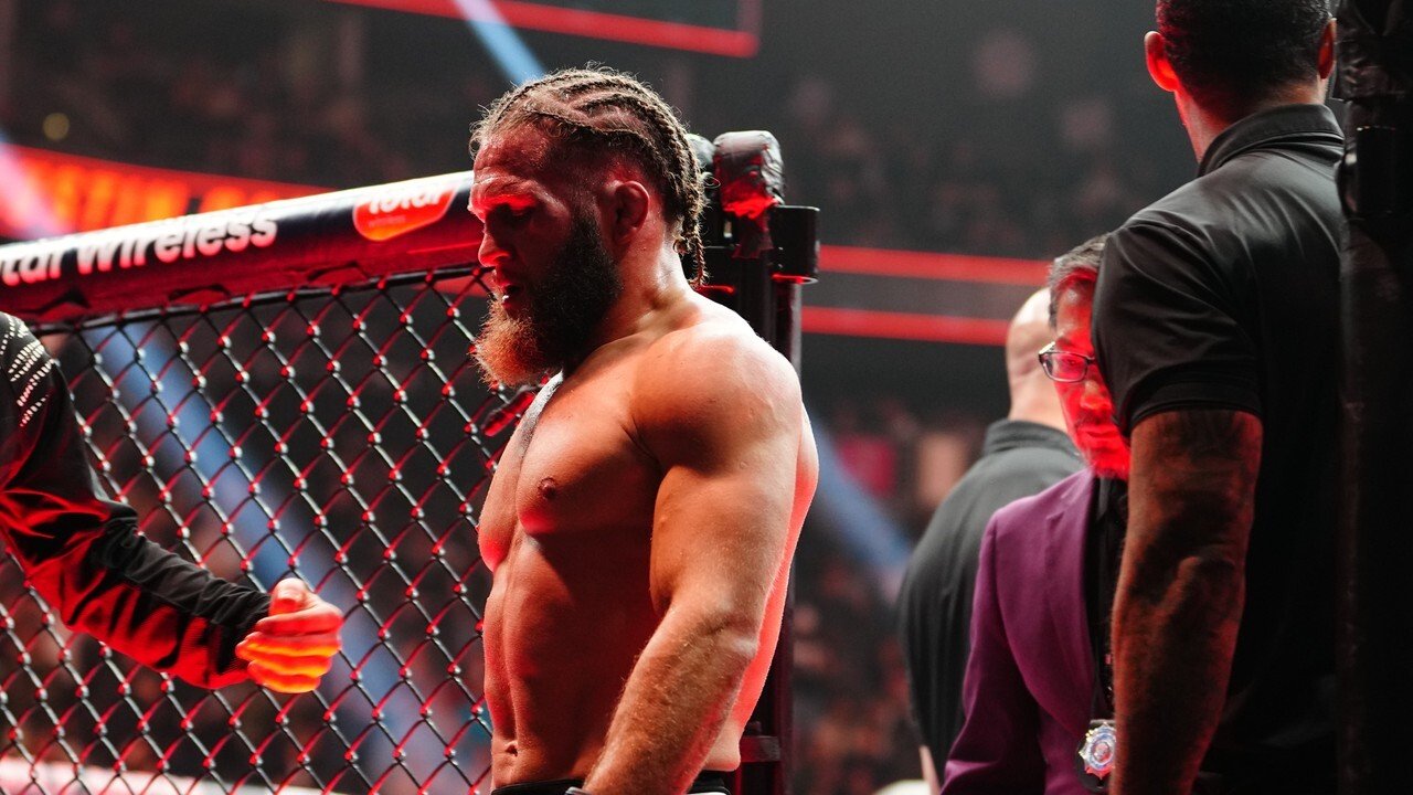 Физиев одержал досрочную победу над Торресом в главном бою на турнире UFC в Баку Физиев одержал досрочную победу над Торресом в главном бою на турнире UFC в Баку