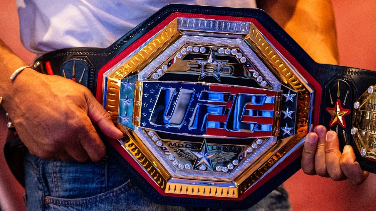 Буллет после победы над Перейрой пообещал забрать чемпионский пояс UFC Буллет после победы над Перейрой пообещал забрать чемпионский пояс UFC