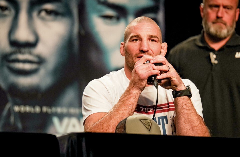 Стрикленд поддержал желание Чимаева перейти в полутяжёлый вес UFC Стрикленд поддержал желание Чимаева перейти в полутяжёлый вес UFC
