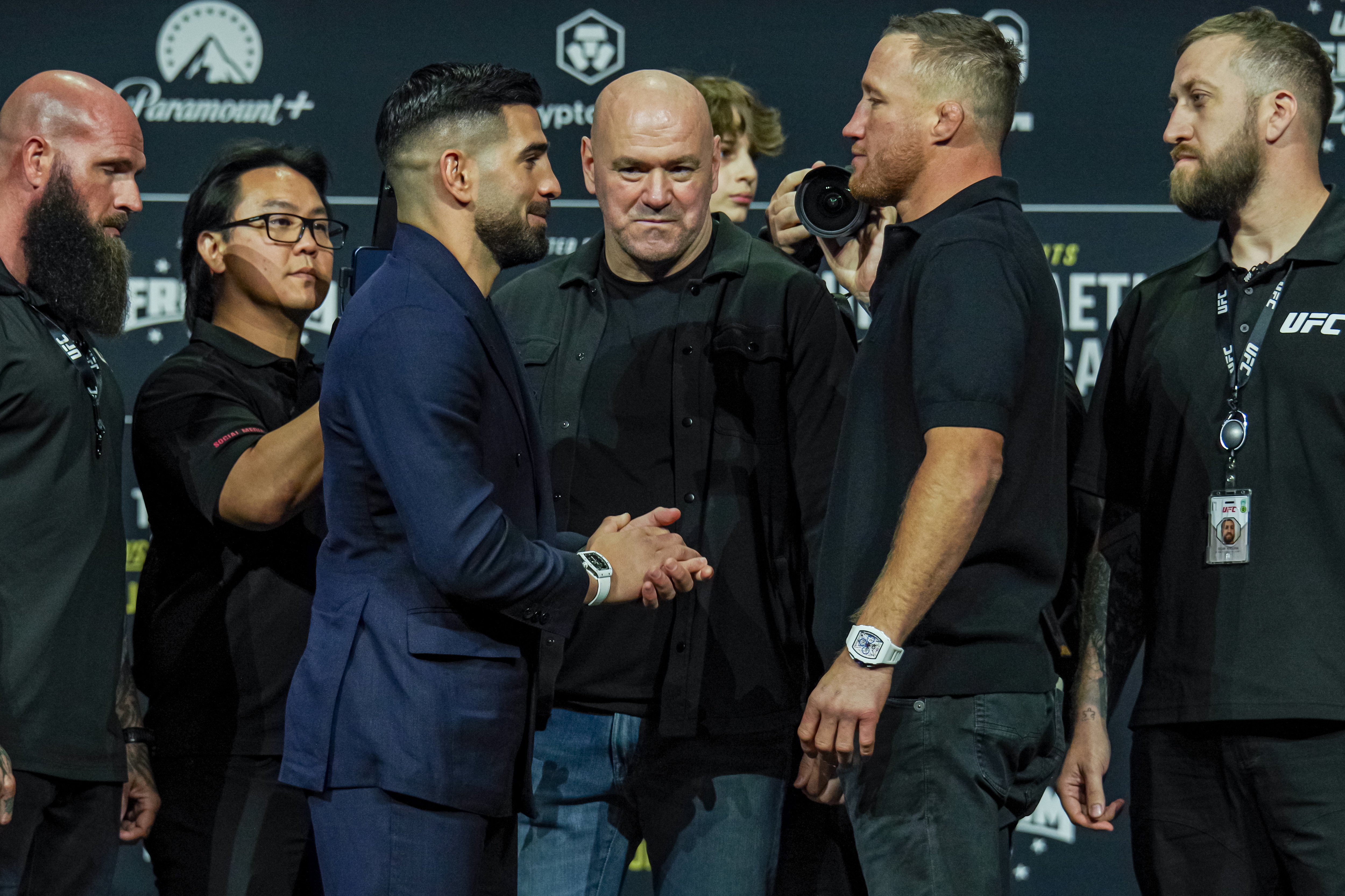 Где смотреть титульный бой UFC Топурия
