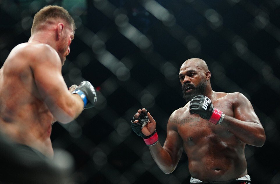 Экс-чемпион UFC Джон Джонс допустил возобновление карьеры в ММА Экс-чемпион UFC Джон Джонс допустил возобновление карьеры в ММА