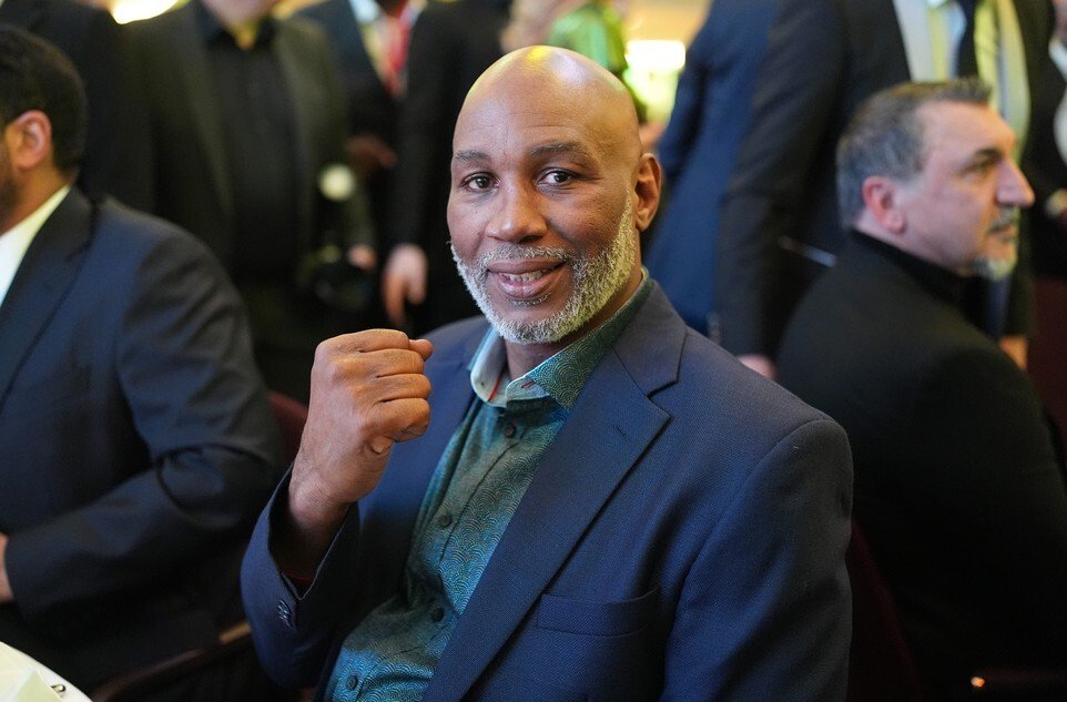 Экс-чемпион мира Льюис назвал Усика своим преемником: «Великий чемпион» Экс-чемпион мира Льюис назвал Усика своим преемником: «Великий чемпион»